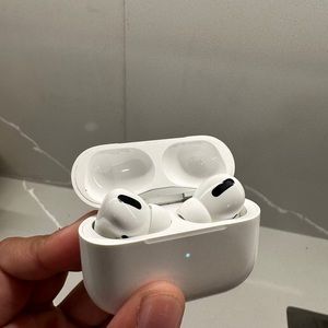 Apple AirPods Pro (includes AppleCare+)